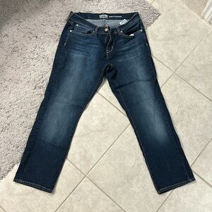 Womens signature by Levi Strauss & Co. curvy straight 12 short